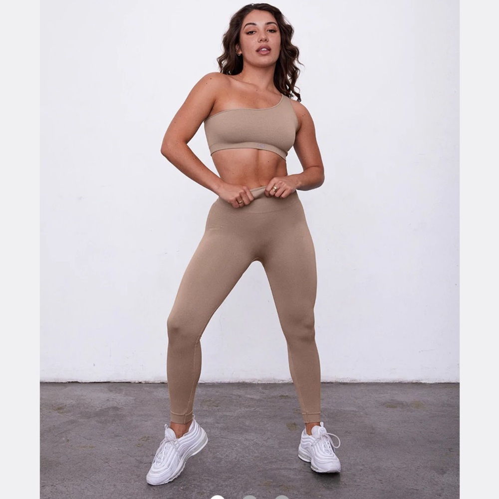 SET ACTIVE Sculptflex Leggings/Bra in Sand